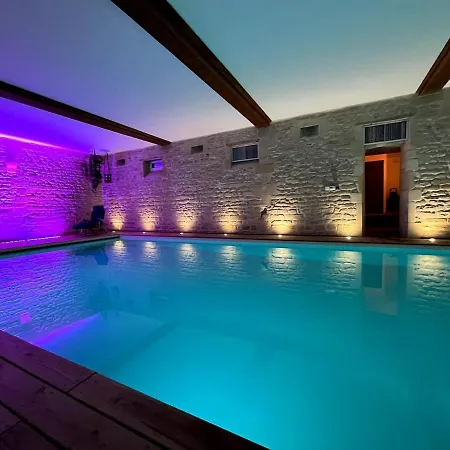 Piscine De Charme Fontaine-Henry